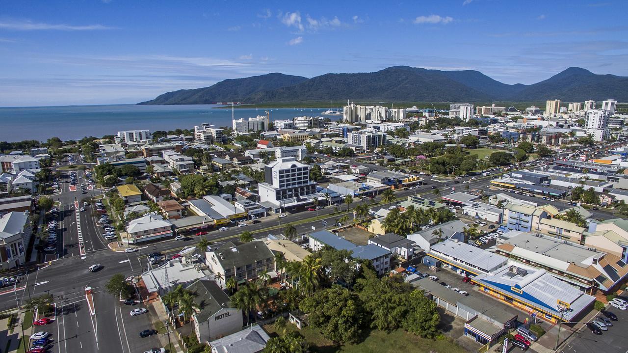 Sunshine Tower Hotel Cairns Exteriör bild