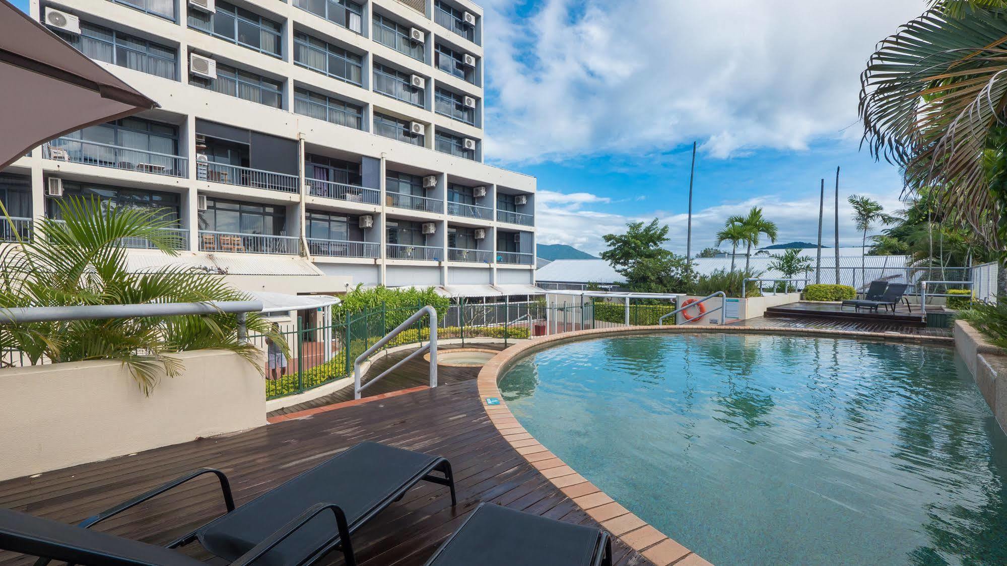 Sunshine Tower Hotel Cairns Exteriör bild