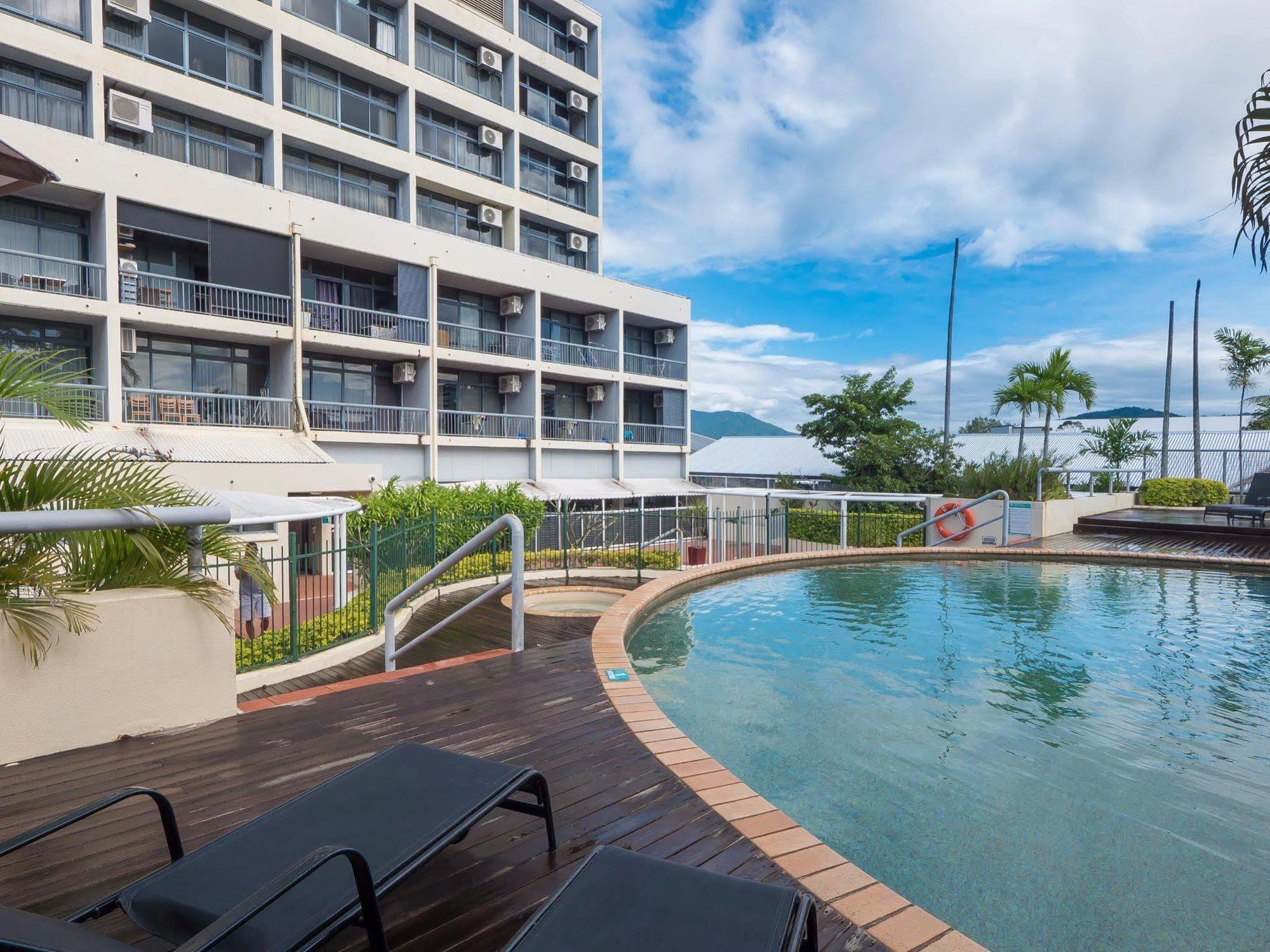 Sunshine Tower Hotel Cairns Exteriör bild